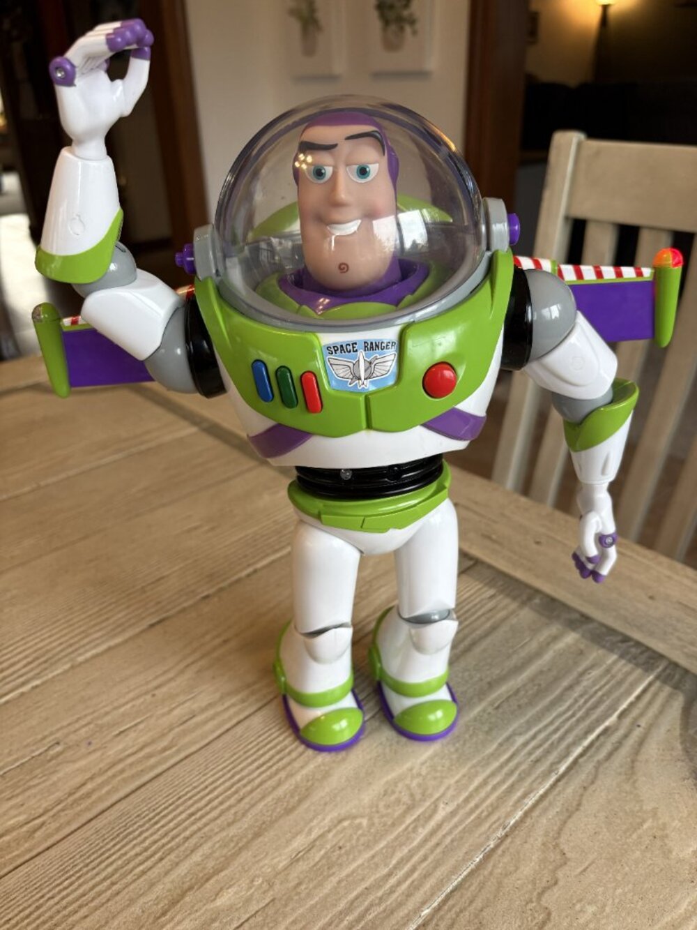 Buzz Lightyear - Picture 2 of 3